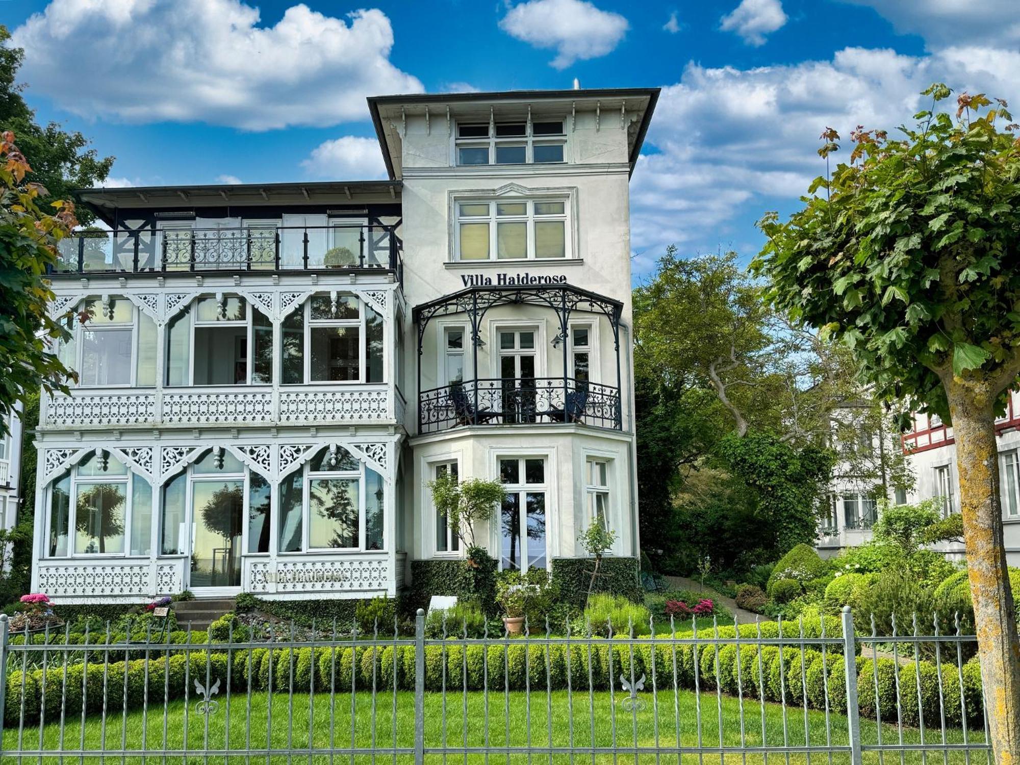 Duenengold In Der Haiderose * Ostseebad Binz